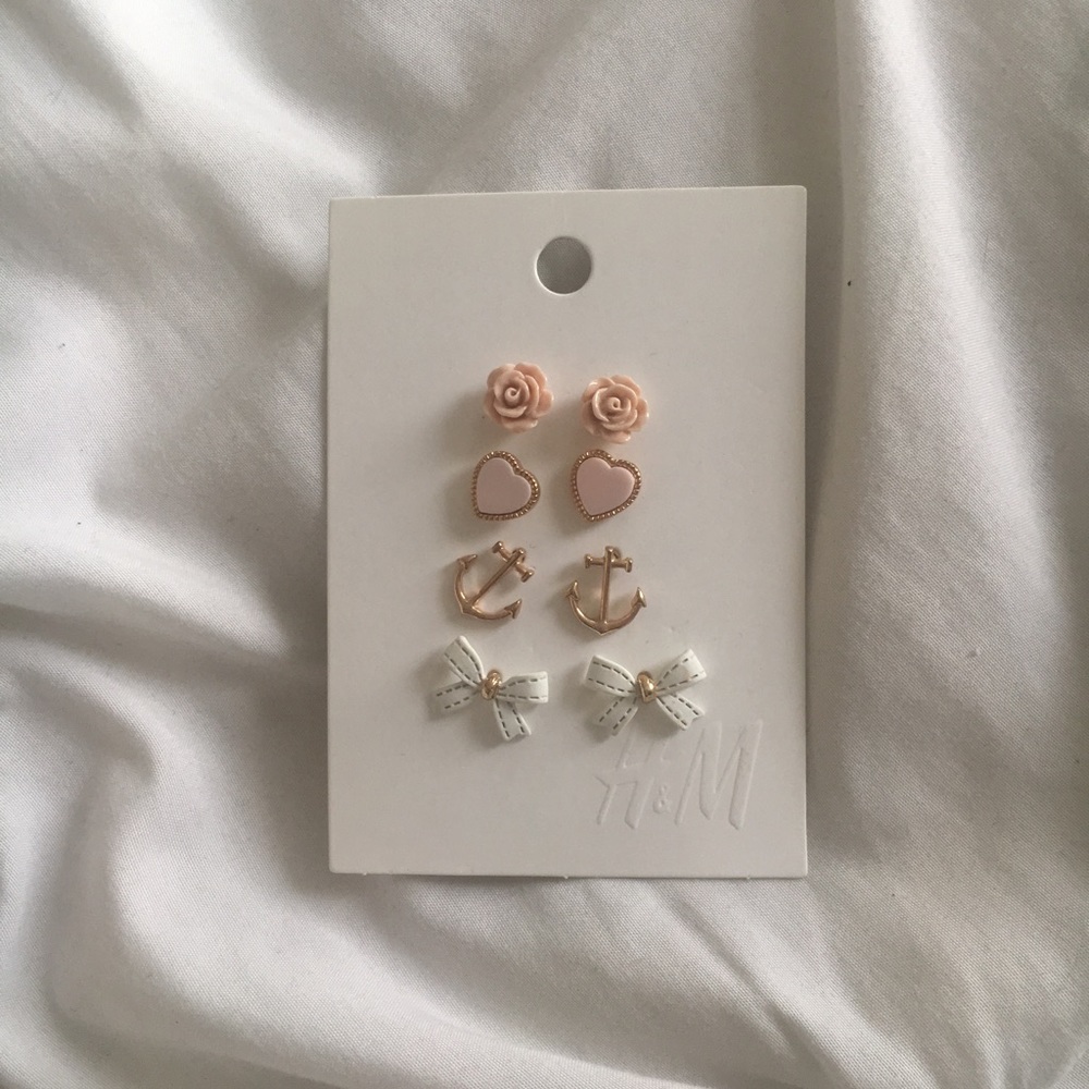 NWT ✨ Earring Set
